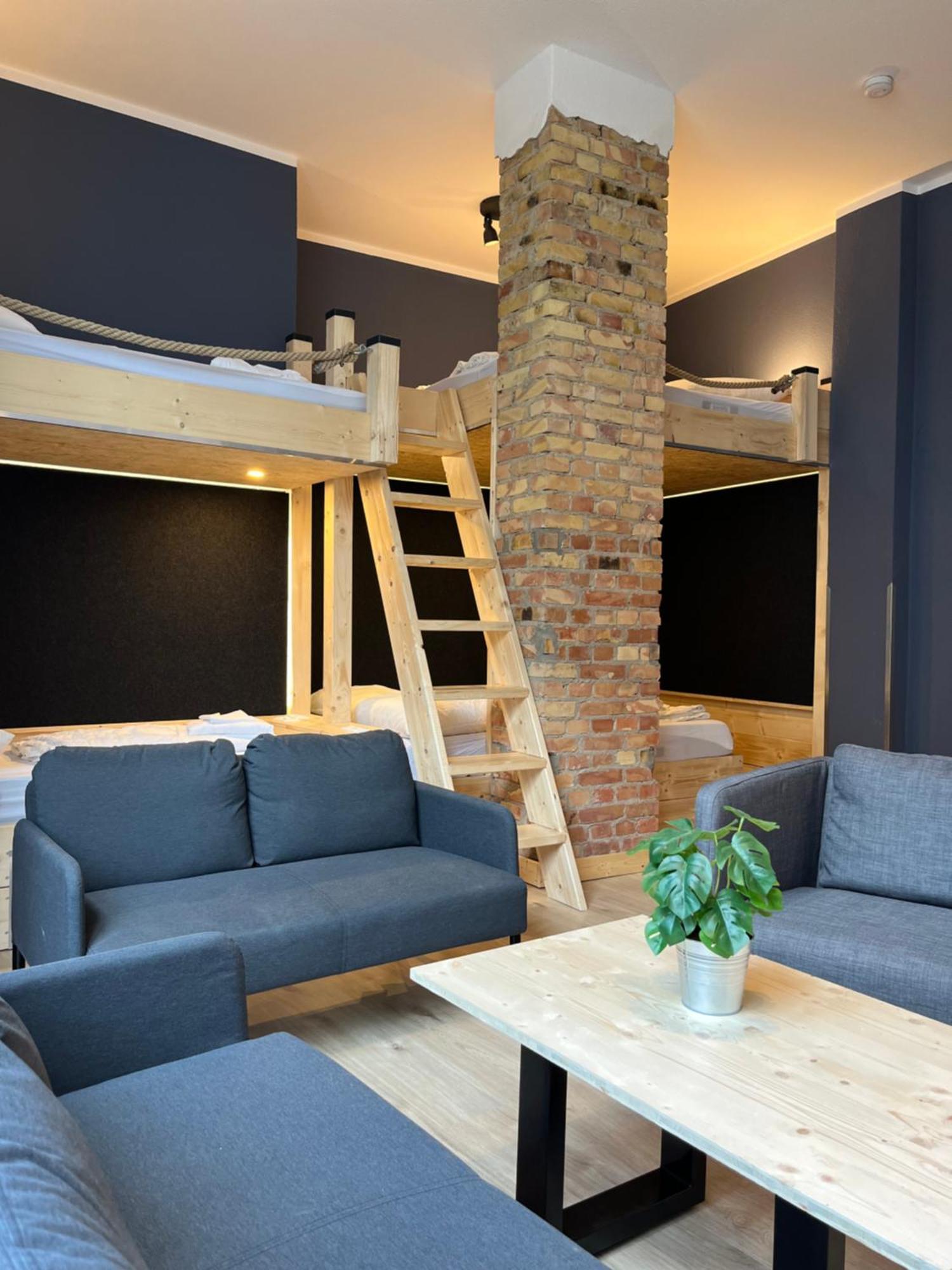 Blue Doors Hostel Ktv Росток Екстериор снимка