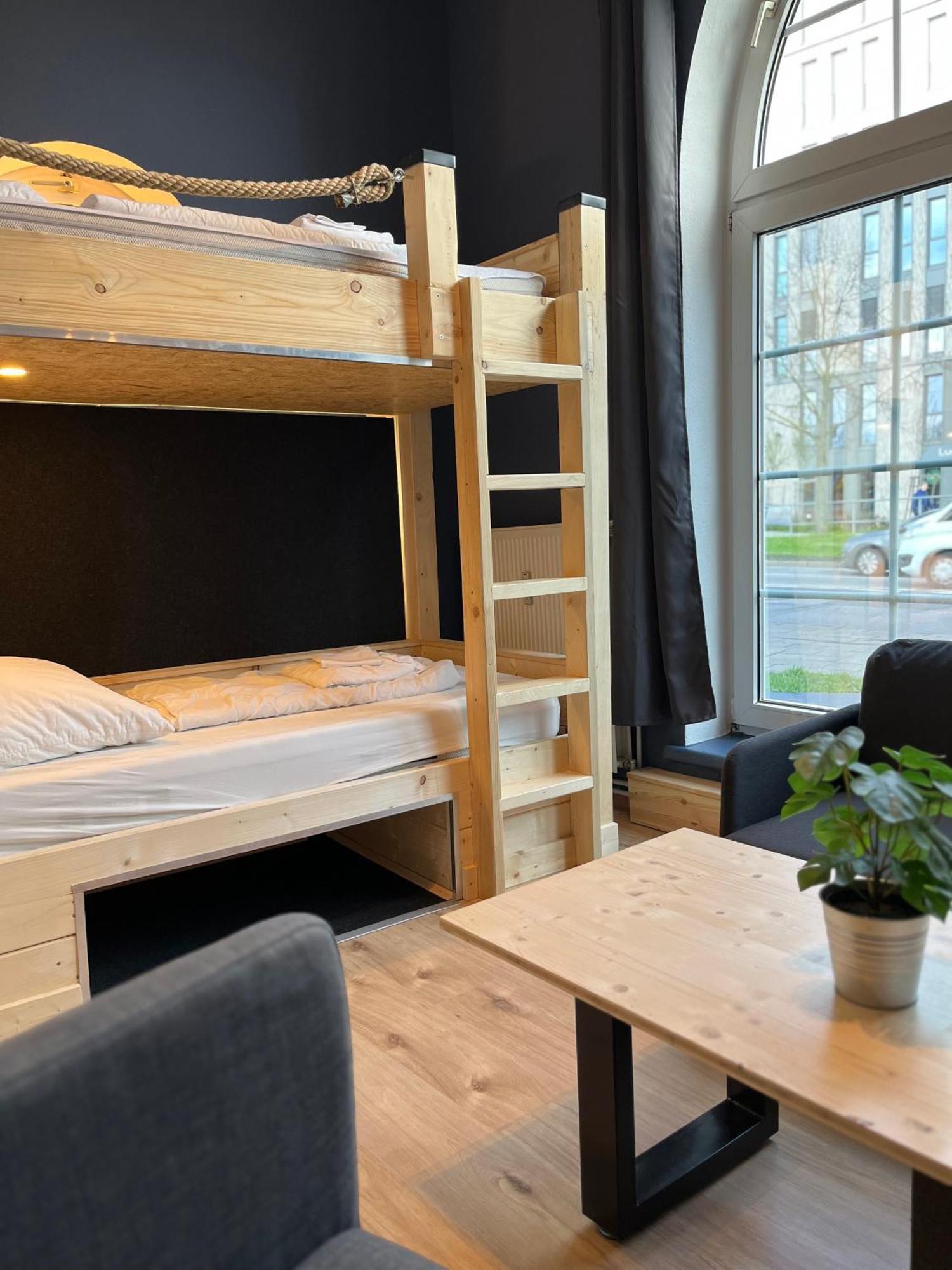 Blue Doors Hostel Ktv Росток Екстериор снимка