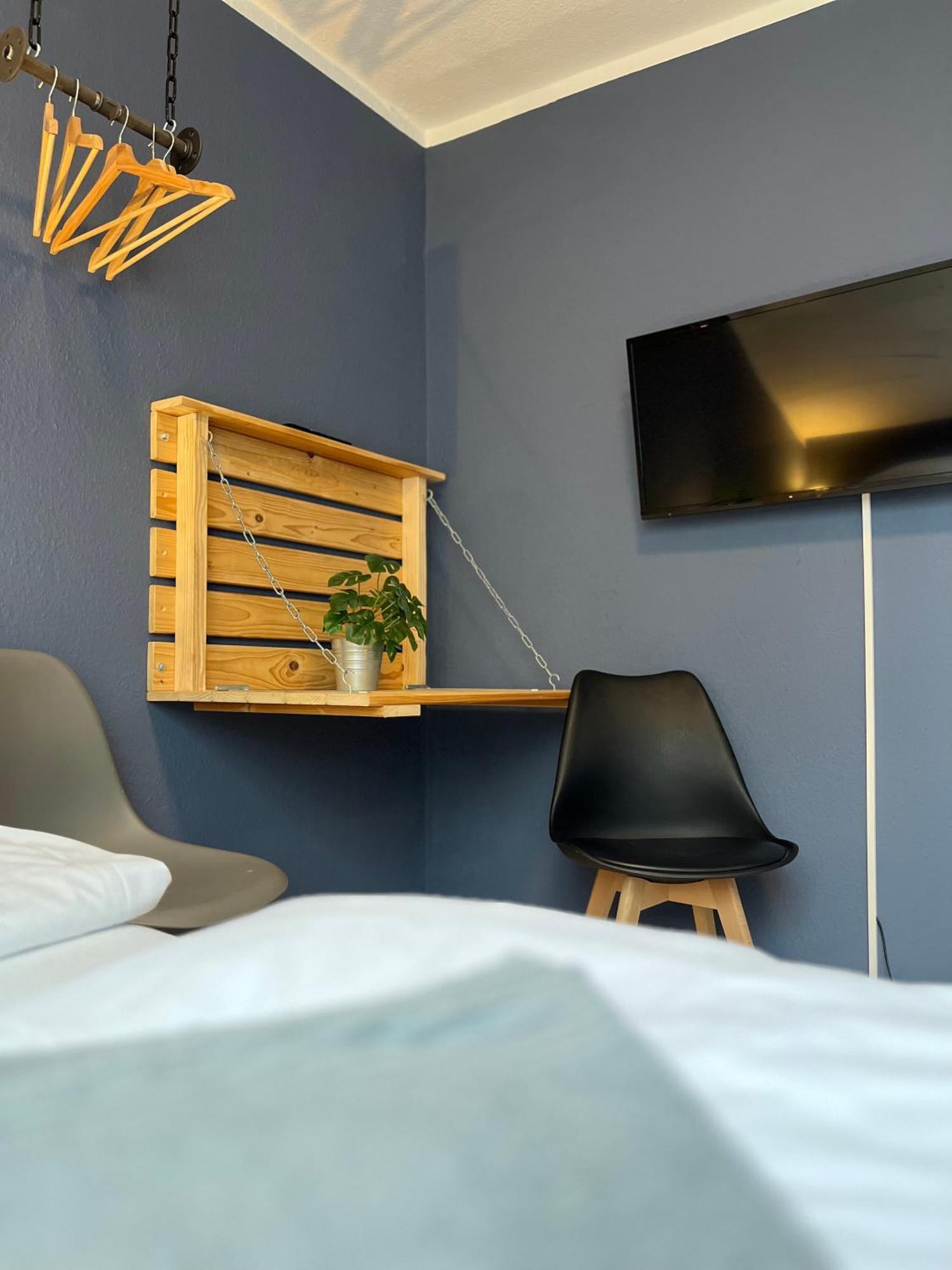 Blue Doors Hostel Ktv Росток Екстериор снимка