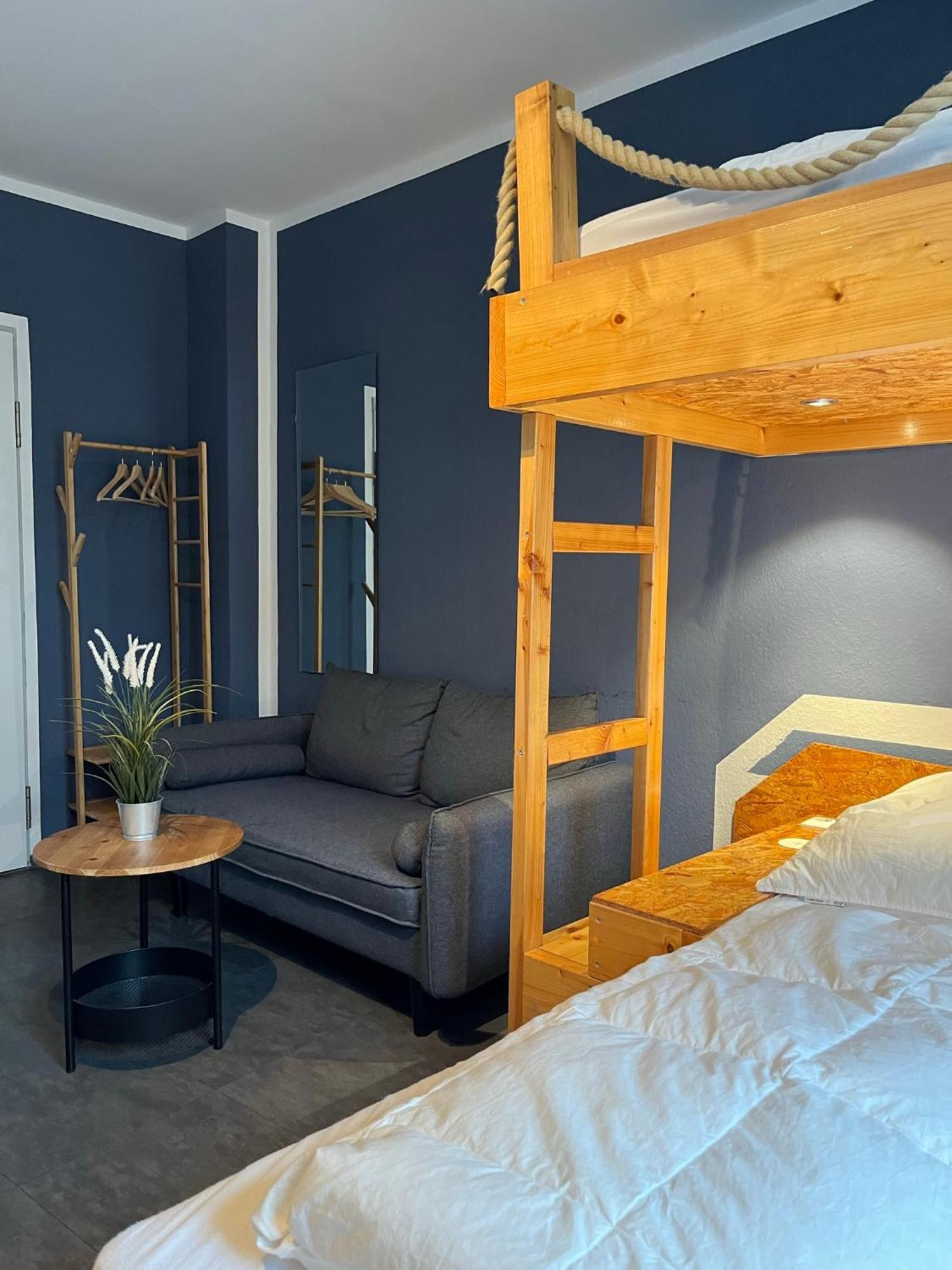Blue Doors Hostel Ktv Росток Екстериор снимка
